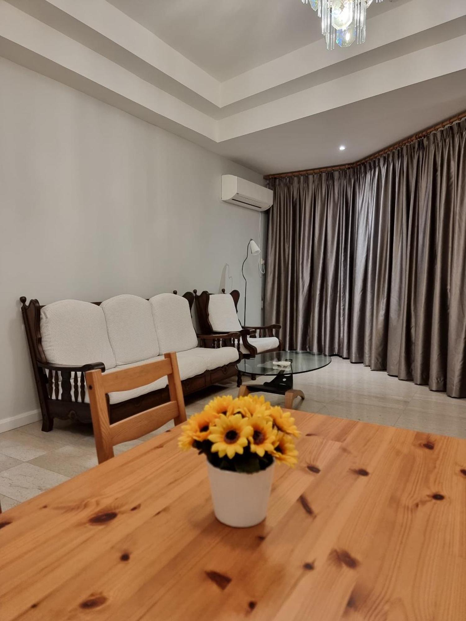 Cozzzy Hut Riverbank Suites Kuching With Spectacular River View Exterior photo